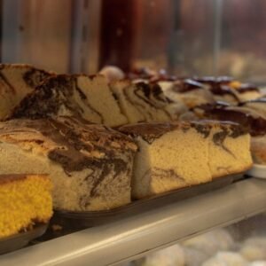 Bolo de fubá c/ parmesão e coco