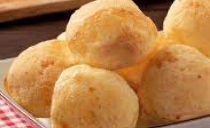Pão de Queijo: A Receita Original Brasileira e Onde Encontrar em Falmouth MA